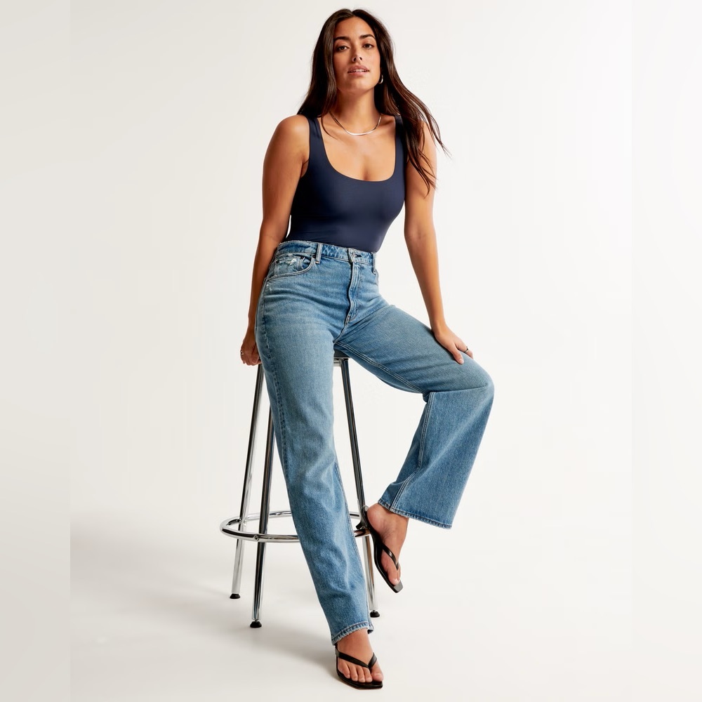 Abercrombie Curve Love High Rise 90s Relaxed Jean Size 28 / Size 6 Regular